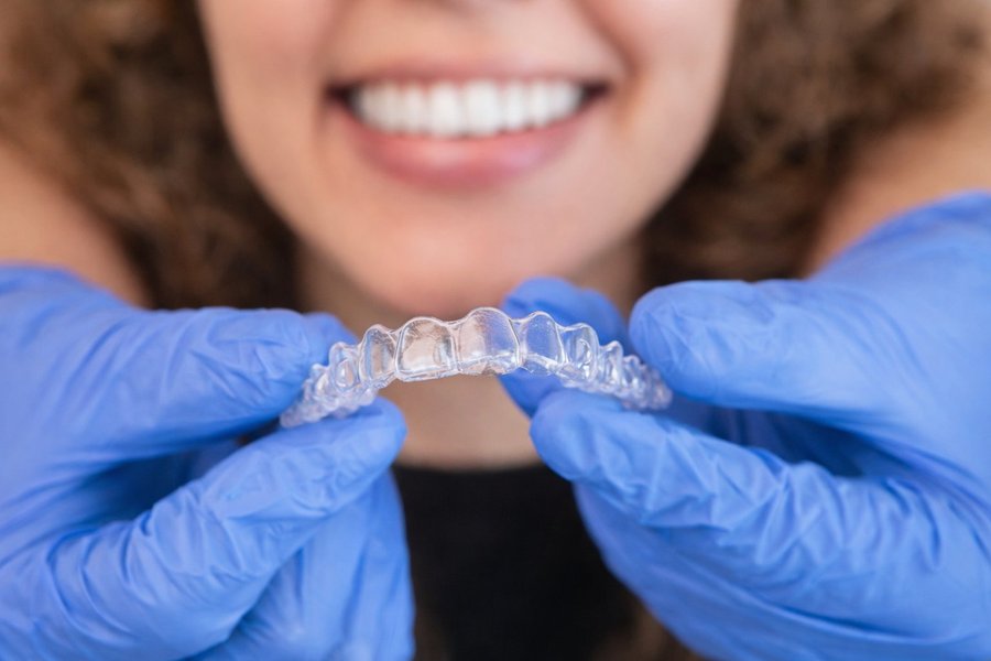 Clear aligners for discreet teeth straightening